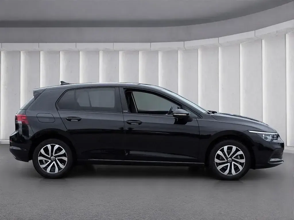 Gebraucht VW Golf VIII Active 150 PS (110 kW) 2023 Schwarz Limousine
