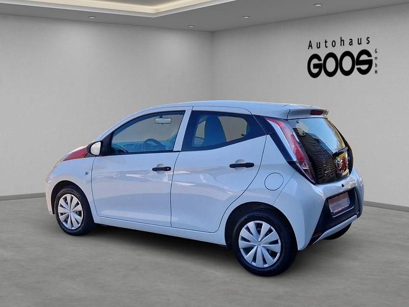 Gebraucht Toyota Aygo Business Edition 69 PS (50 kW) 2016 Weiß Kleinwagen