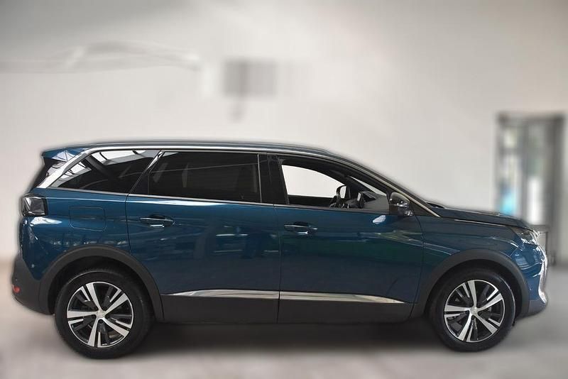 Blau metallic Gebraucht 2023 Peugeot 5008 Allure Van / Kleinbus | 24.580 € (Fairer Preis) - Bild 1/4