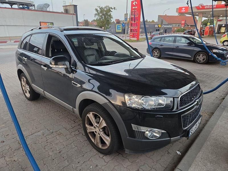 Schwarz Gebraucht 2012 Chevrolet Captiva LT SUV | 7.799 € (Fairer Preis) - Bild 1/4