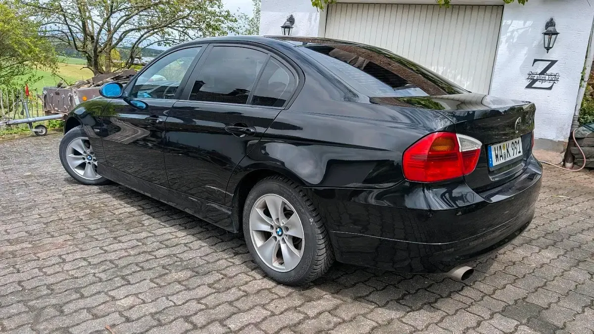 Gebraucht BMW 318 129 PS (94 kW) 2007 Schwarz Limousine