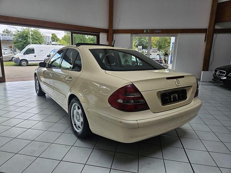 Gebraucht Mercedes E200 Classic 122 PS (89 kW) 2006 Beige Limousine