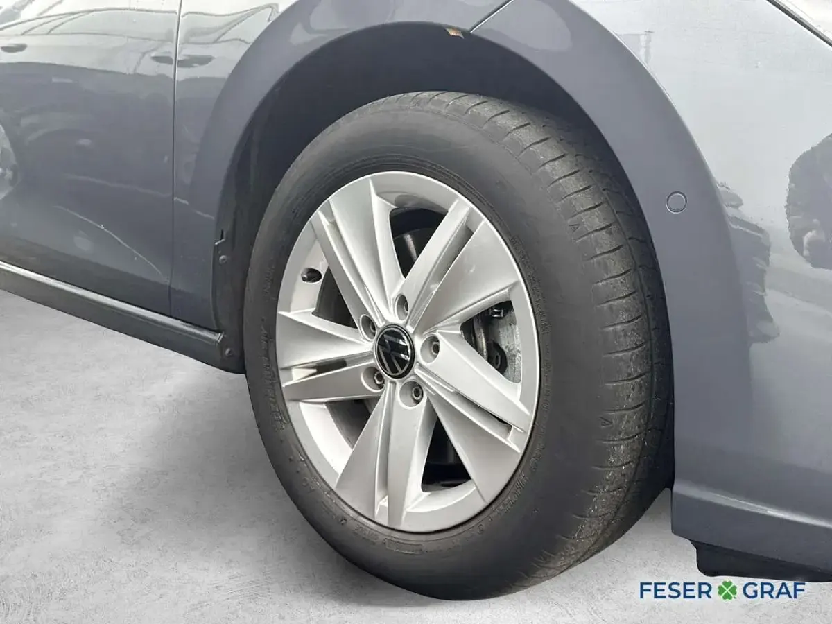 Second-hand VW Golf VIII Life 116 CP (85 kW) 2022 Gri Break