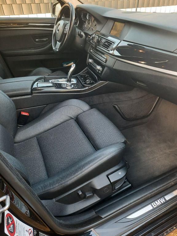 Gebraucht BMW 520 184 PS (135 kW) 2012 Schwarz Kombi