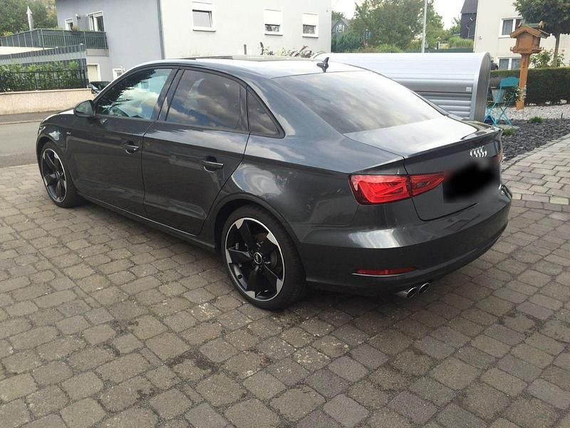 Gebraucht Audi A3 S-Line 150 PS (110 kW) 2015 Grau Limousine