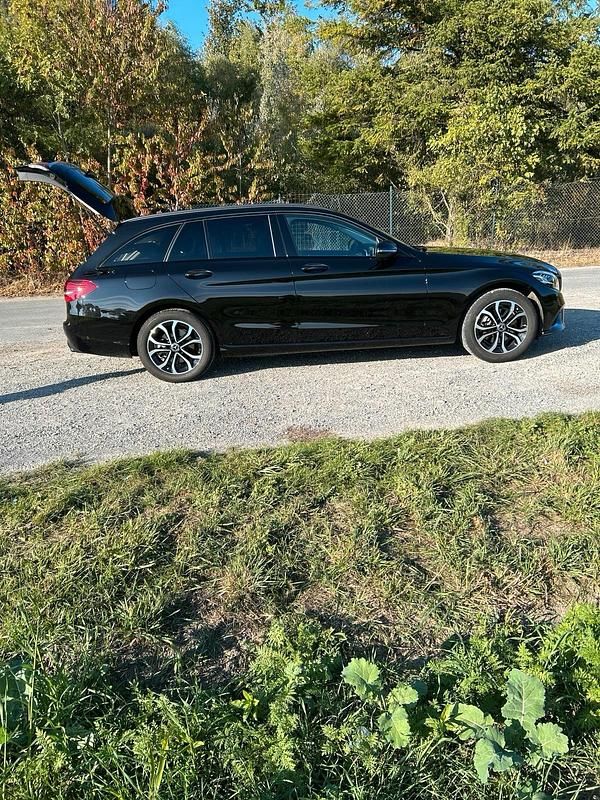 Schwarz Gebraucht 2019 Mercedes C200 Kombi | 25.500 € (Guter Preis) - Bild 1/4
