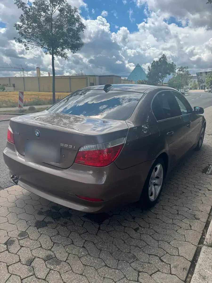 Gebraucht BMW 523 177 PS (130 kW) 2006 Braun Limousine