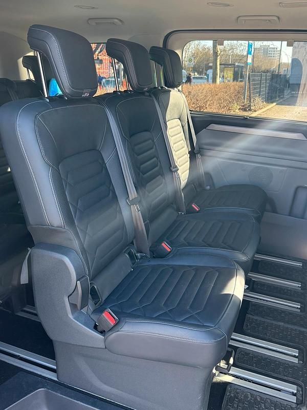 Gebraucht Ford Tourneo Titanium 170 PS (125 kW) 2024 Grau Van / Kleinbus