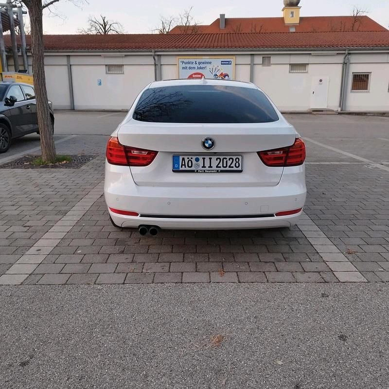 Weiß Gebraucht 2015 BMW 335 Limousine | 16.250 € (Fairer Preis) - Bild 1/4