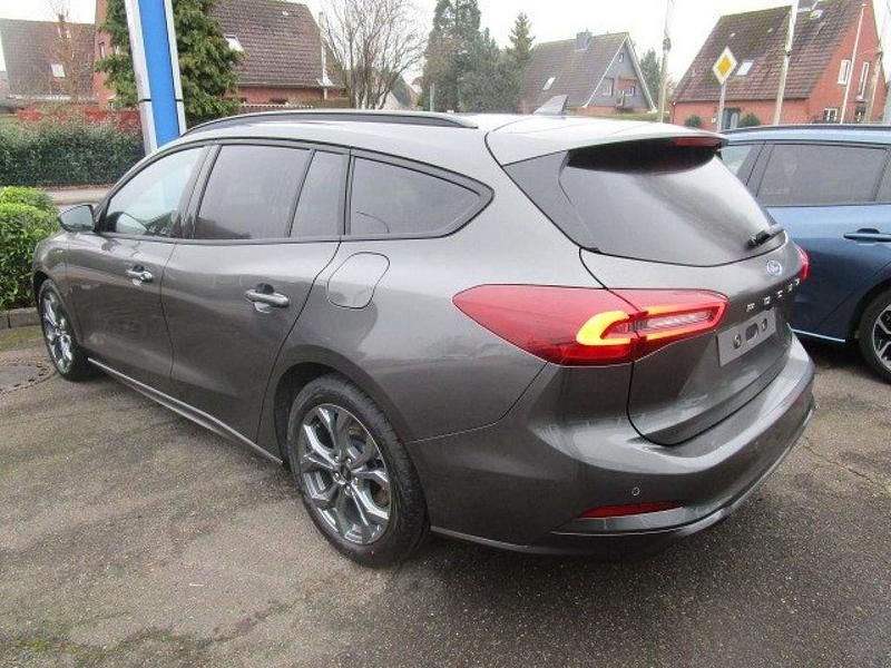 Neu Ford Focus ST-Line X 155 PS (114 kW) 2025 Grau Limousine