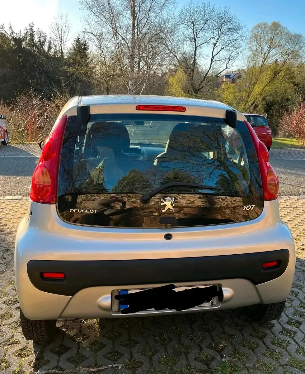 Gebraucht Peugeot 107 69 PS (50 kW) 2009 Silber Kleinwagen
