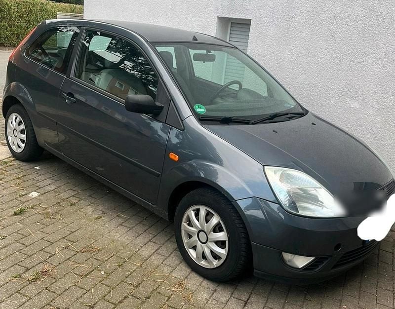 Grau Gebraucht 2003 Ford Fiesta Kleinwagen | 380 € (Guter Preis) - Bild 1/3