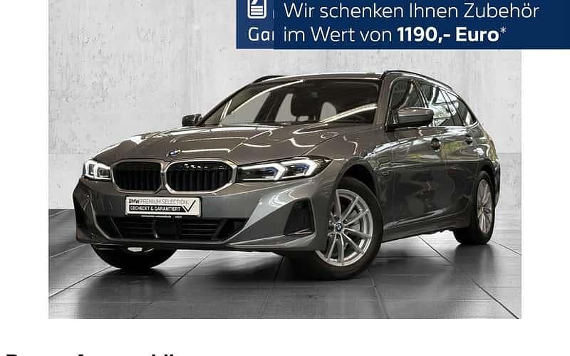 Grau Gebraucht 2023 BMW 330e Comfort Edition Kombi | 35.120 € (Fairer Preis) - Bild 1/4