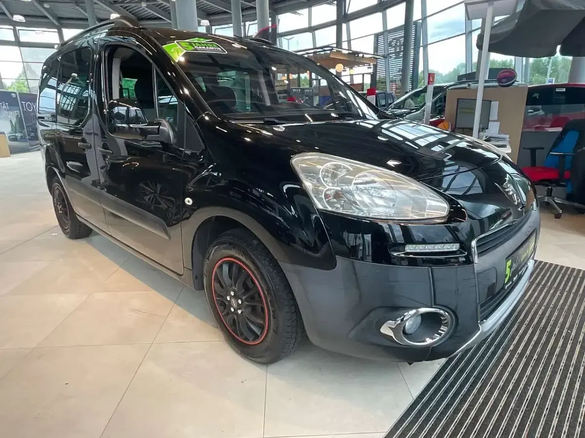 Gebraucht Peugeot Partner Tepee Active 98 PS (72 kW) 2013 Onyx schwarz Van / Kleinbus