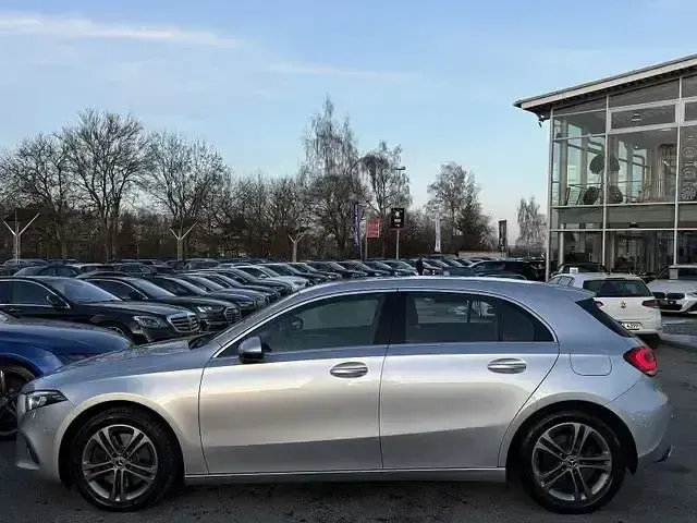 Gebraucht Mercedes A250 224 PS (164 kW) 2018 Silber metallic Limousine