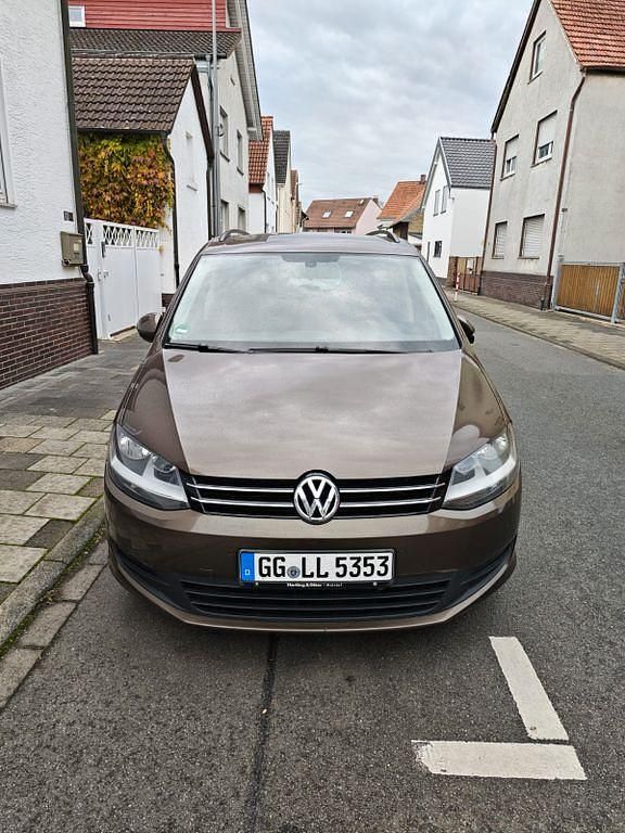 Gebraucht VW Sharan Trendline 150 PS (110 kW) 2010 Braun Van / Kleinbus