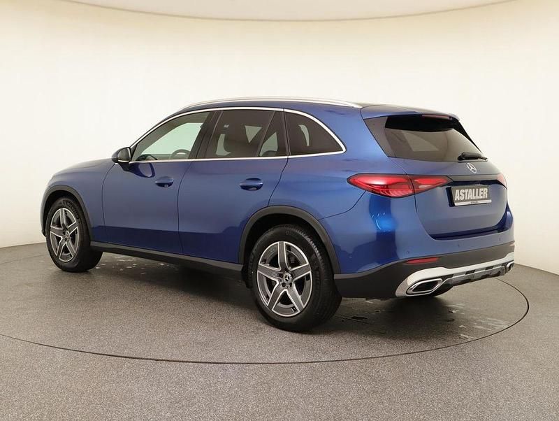 Gebraucht Mercedes GLC300 Avantgarde 269 PS (197 kW) 2022 Metalliclack spektralblau SUV