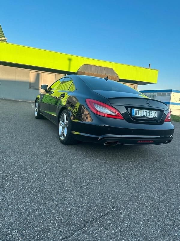 Schwarz Gebraucht 2011 Mercedes CLS350 AMG line Coupé | 15.500 € (Fairer Preis) - Bild 1/4
