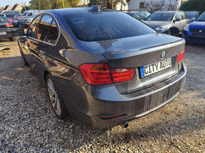 Gebraucht BMW 318 143 PS (105 kW) 2015 Mineralgrau metallic Limousine