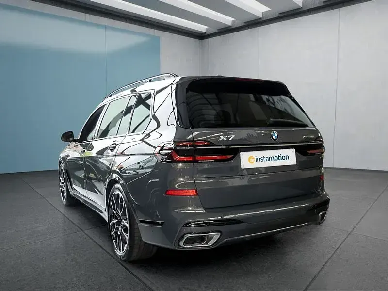 Neu BMW X7 381 PS (280 kW) 2026 Grau SUV