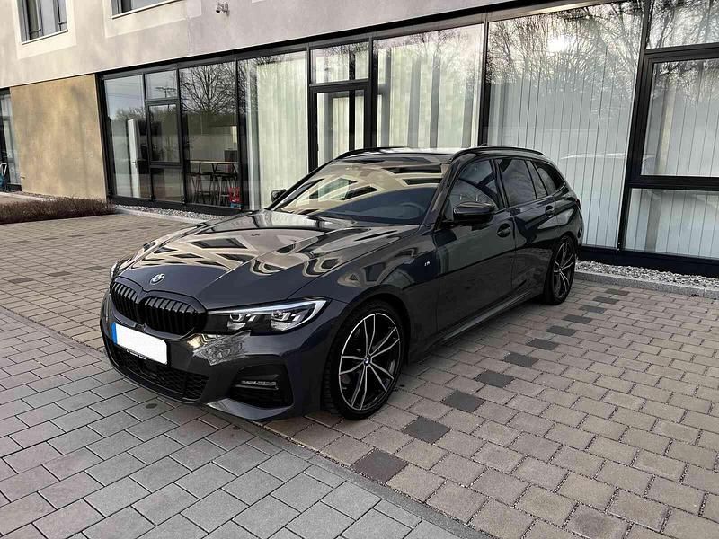 Grau Gebraucht 2020 BMW 320 M Sport Kombi | 27.999 € (Teuer) - Bild 1/4
