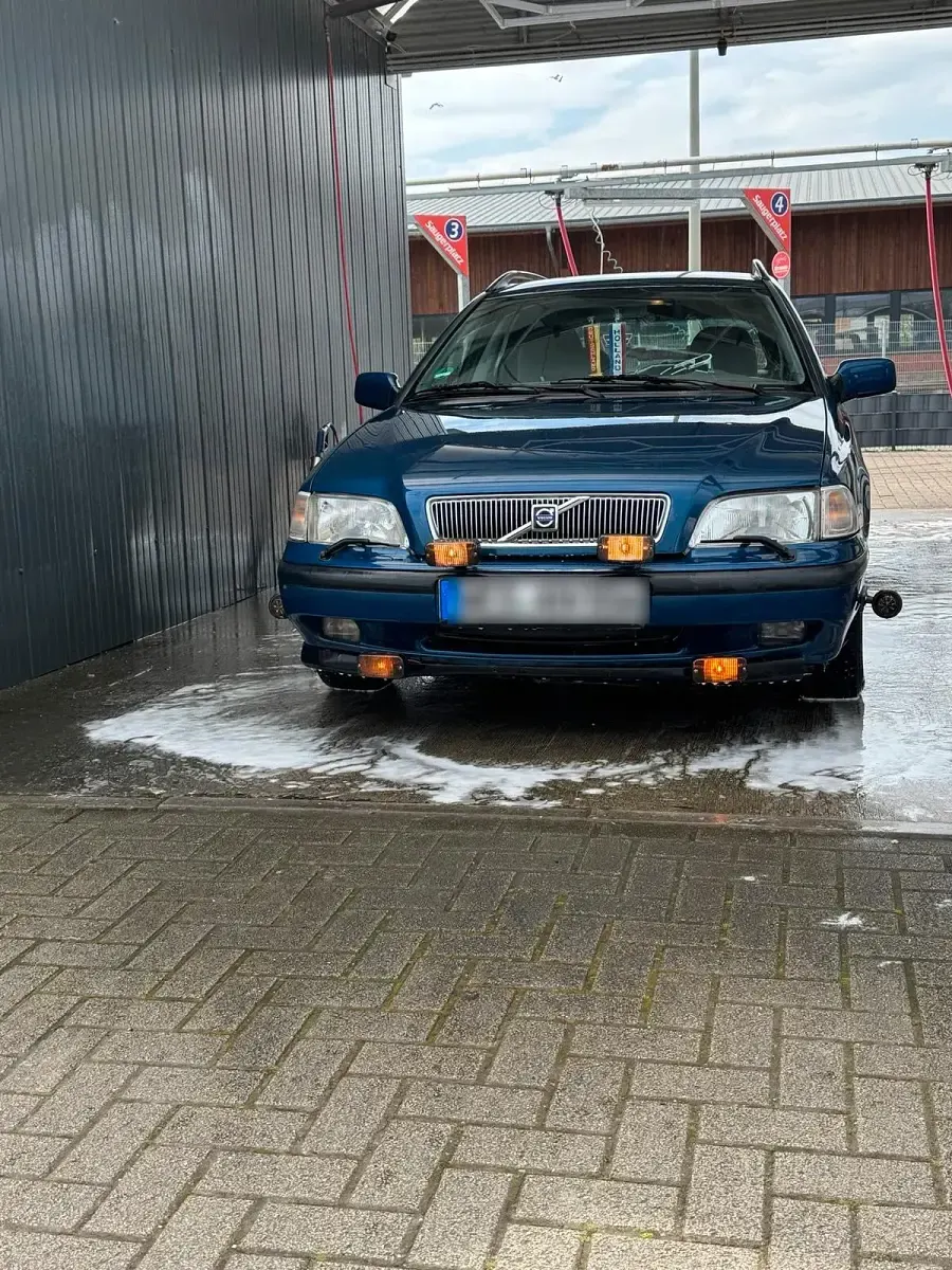 Gebraucht Volvo V40 125 PS (91 kW) 2001 Blau Kombi