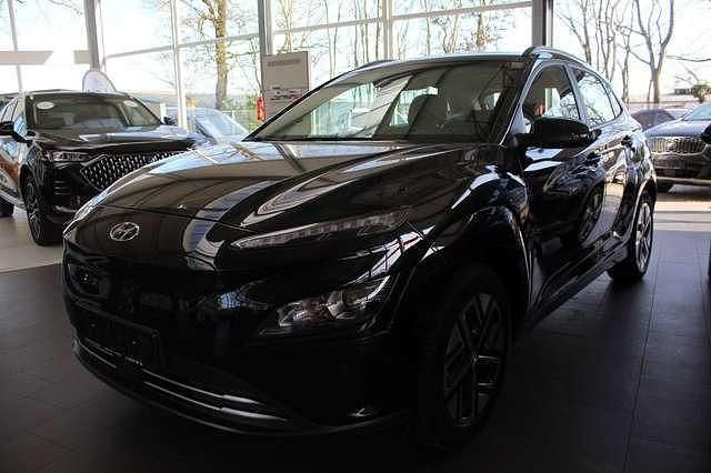 Schwarz metallic Gebraucht 2022 Hyundai Kona Select SUV | 21.570 € (Teuer) - Bild 1/4
