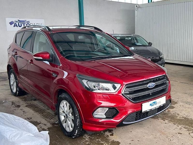 Gebraucht Ford Kuga ST-Line 150 PS (110 kW) 2019 Rot SUV