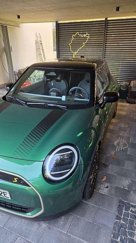 Grün Gebraucht 2024 Mini Cooper SE Favoured Kleinwagen | 30.900 € (Fairer Preis) - Bild 1/4