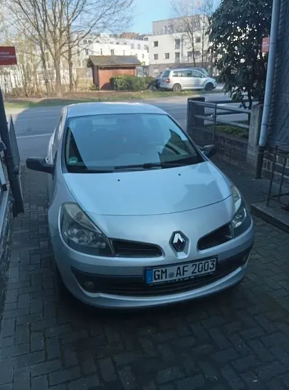 Gebraucht Renault Clio II 75 PS (55 kW) 2008 Silber Limousine