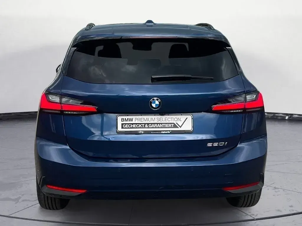 Gebraucht BMW 220 Active Tourer 170 PS (125 kW) 2025 Blau Van / Kleinbus