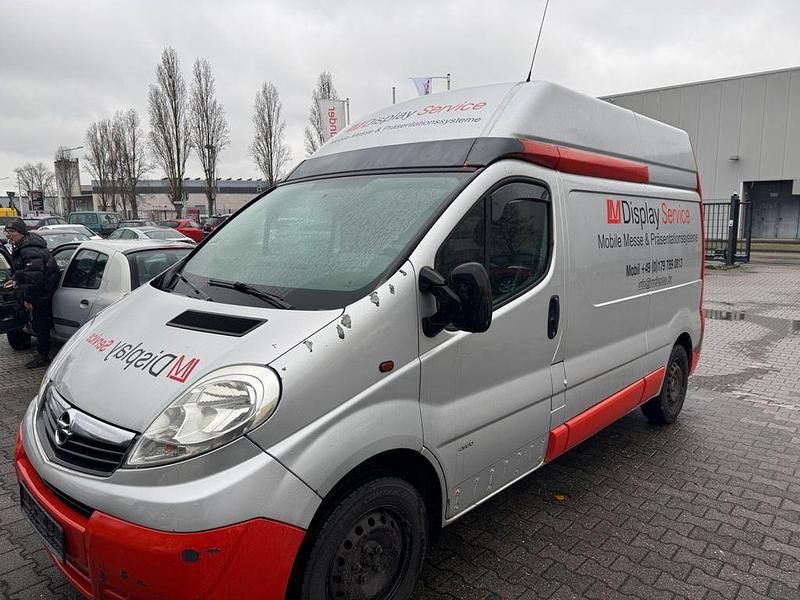 Gebraucht Opel Vivaro 114 PS (83 kW) 2009 Silber Van / Kleinbus