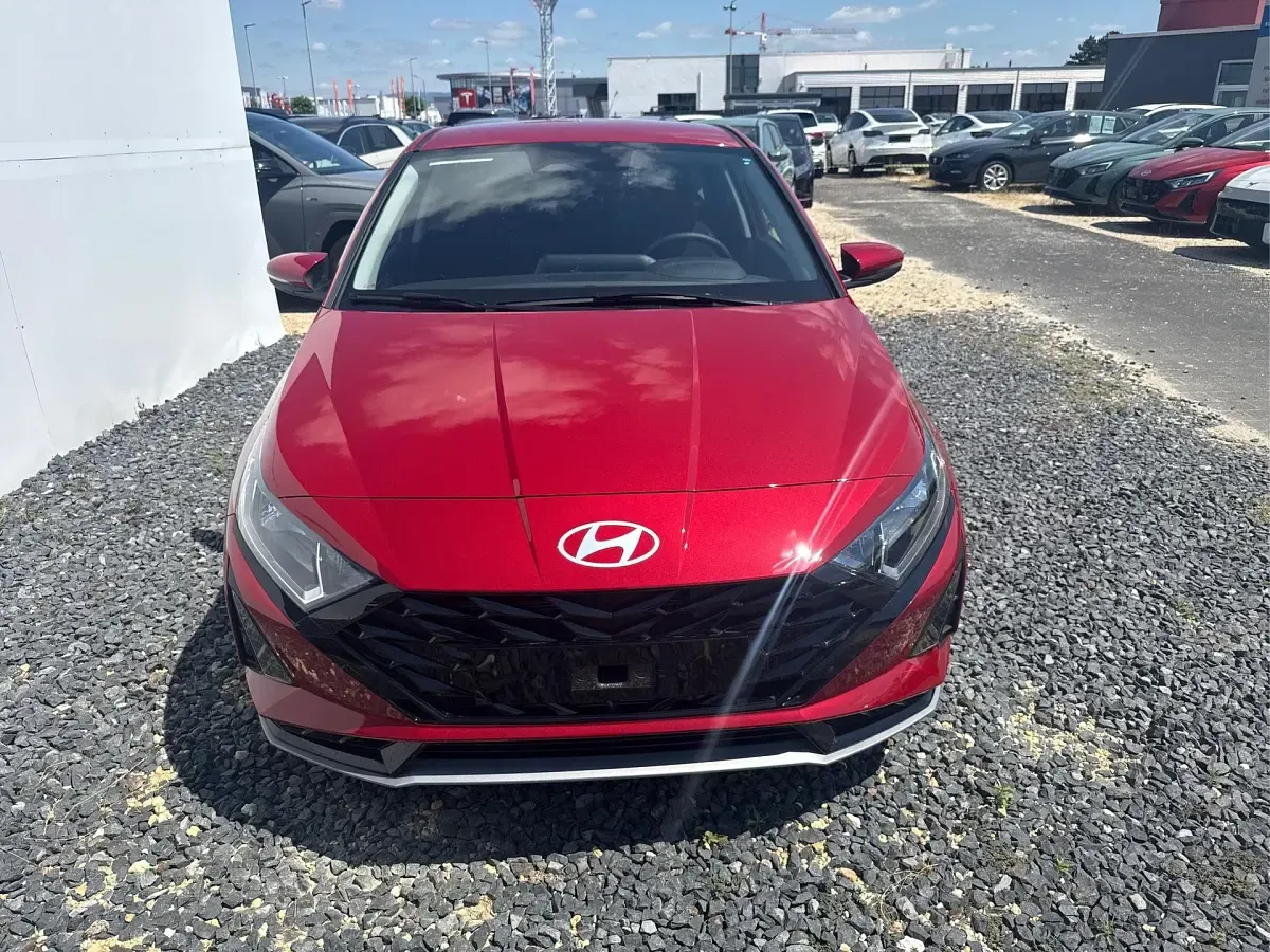 Neu Hyundai i20 Comfort 90 PS (66 kW) 2026 Dragon red wr7 Kleinwagen