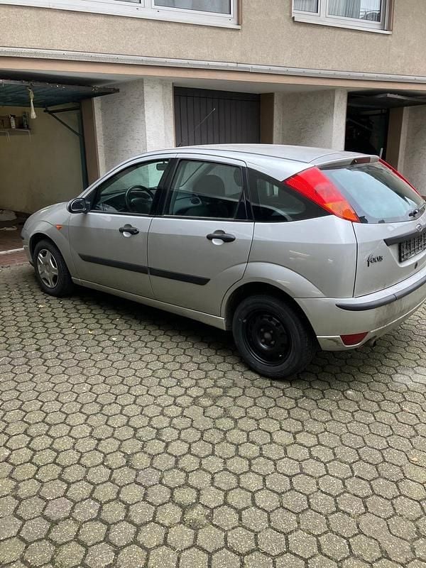 Gebraucht Ford Focus 100 PS (73 kW) 2002 Silber Kleinwagen