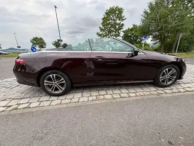 Gebraucht Mercedes E220 Avantgarde 194 PS (142 kW) 2021 Rot Cabrio
