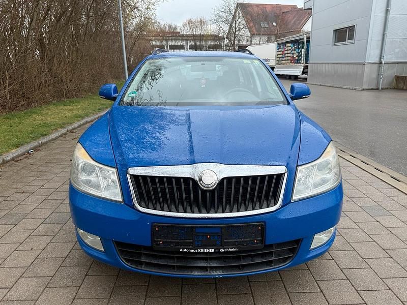Gebraucht Skoda Octavia 105 PS (77 kW) 2010 Blau Kombi
