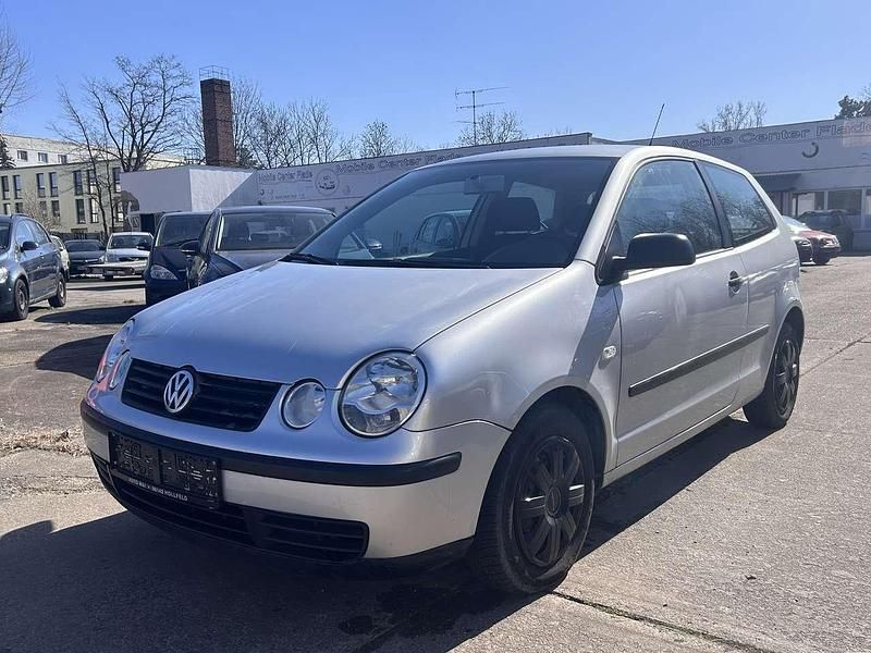 Gebraucht VW Polo 64 PS (47 kW) 2002 Silber metallic Limousine