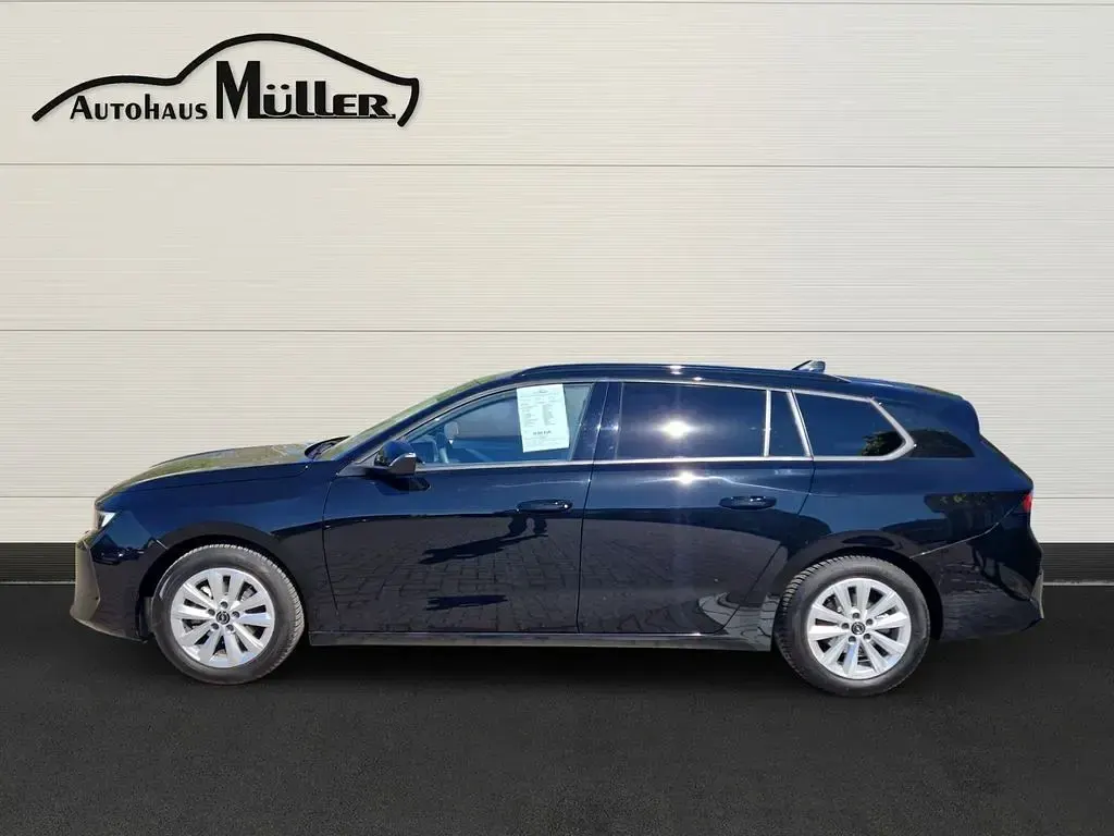 Gebraucht Opel Astra Enjoy 110 PS (80 kW) 2024 Lackierung schwarz perla nera/ Kleinwagen