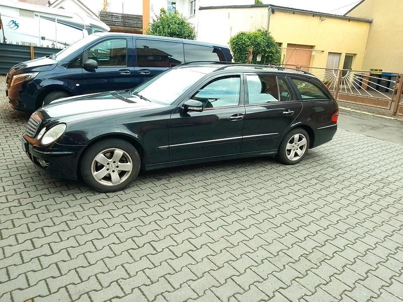 Schwarz Gebraucht 2008 Mercedes E200 Kombi | 2.200 € - Bild 1/4