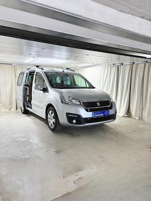 Gebraucht Peugeot Partner Tepee 120 PS (88 kW) 2016 Silber Van / Kleinbus