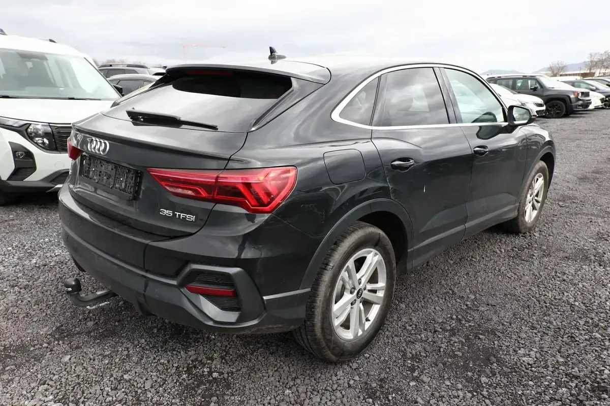 Gebraucht Audi Q3 Sportback 150 PS (110 kW) 2021 Mythosschwarz metallic SUV