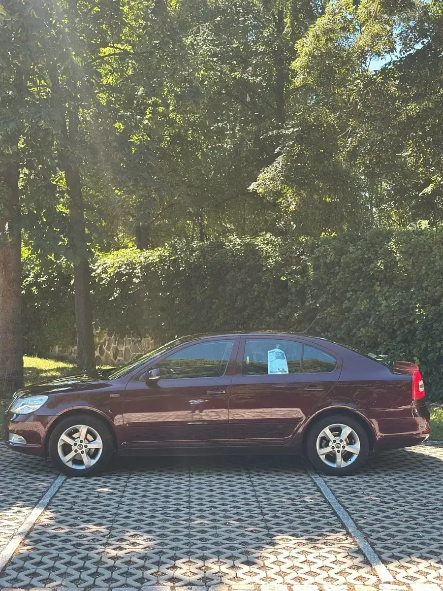 Gebraucht Skoda Octavia 106 PS (77 kW) 2012 Violet Limousine