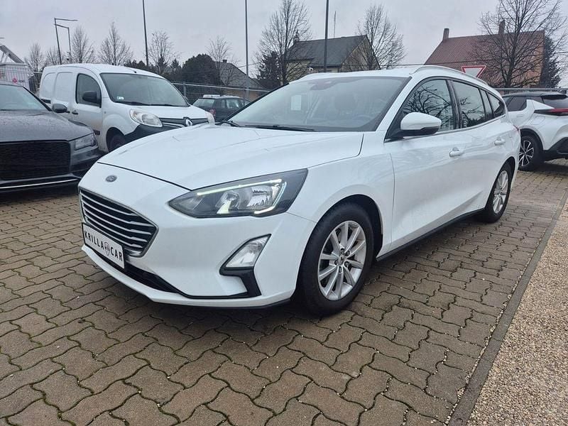 Weiß Gebraucht 2019 Ford Focus Cool & Connect Limousine | 8.000 € - Bild 1/4