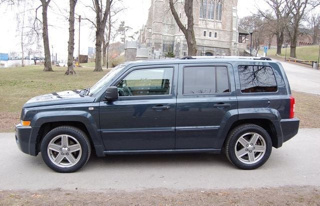 Gebraucht Jeep Patriot Sport 170 PS (125 kW) 2007 Blau metallic SUV