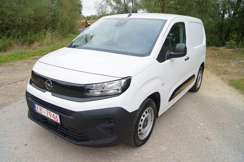 Gebraucht Opel Combo Basis 131 PS (96 kW) 2024 Weiß Van / Kleinbus
