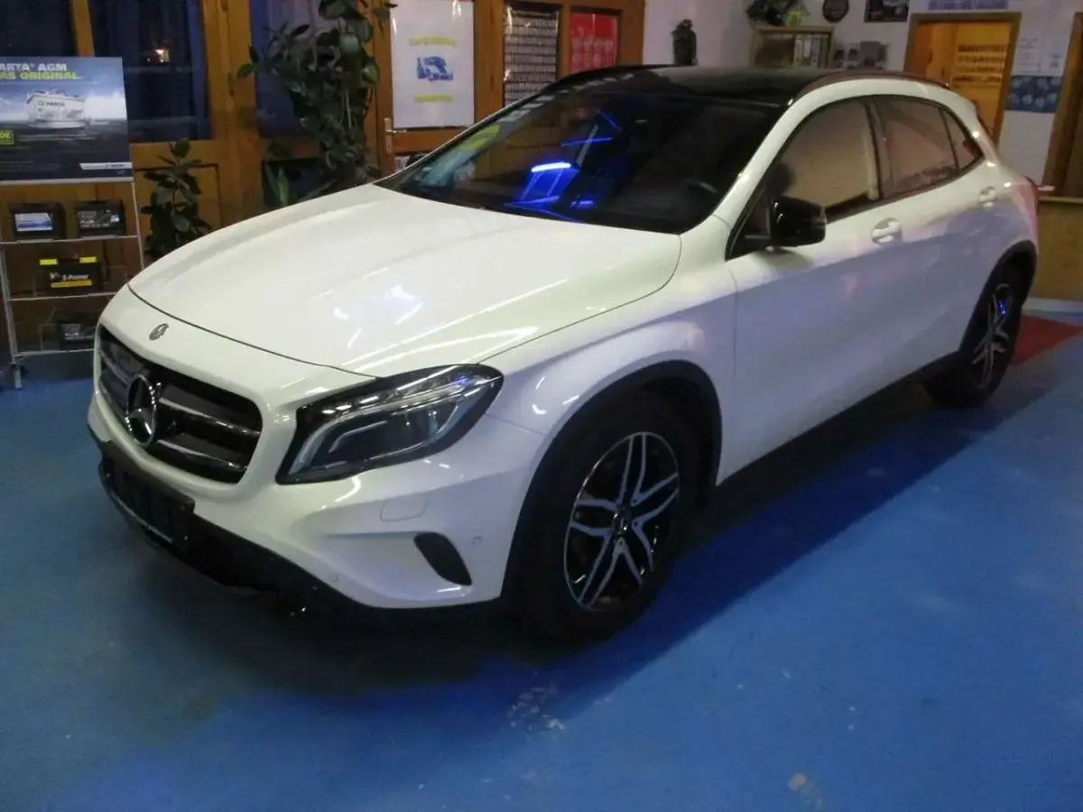 Gebraucht Mercedes GLA200 Style 156 PS (114 kW) 2016 Weiß SUV