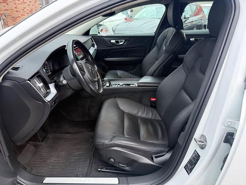 Gebraucht Volvo V60 Core 197 PS (144 kW) 2022 Weiß Kombi