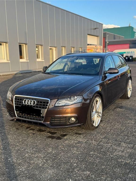 Braun Gebraucht 2011 Audi A4 Ambiente Kombi | 5.500 € (Guter Preis) - Bild 1/4