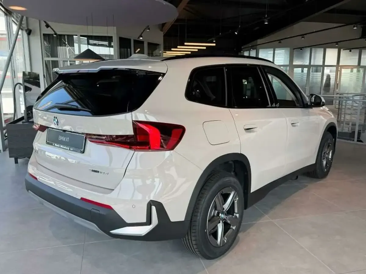 Neu BMW X1 150 PS (110 kW) 2026 Grau SUV