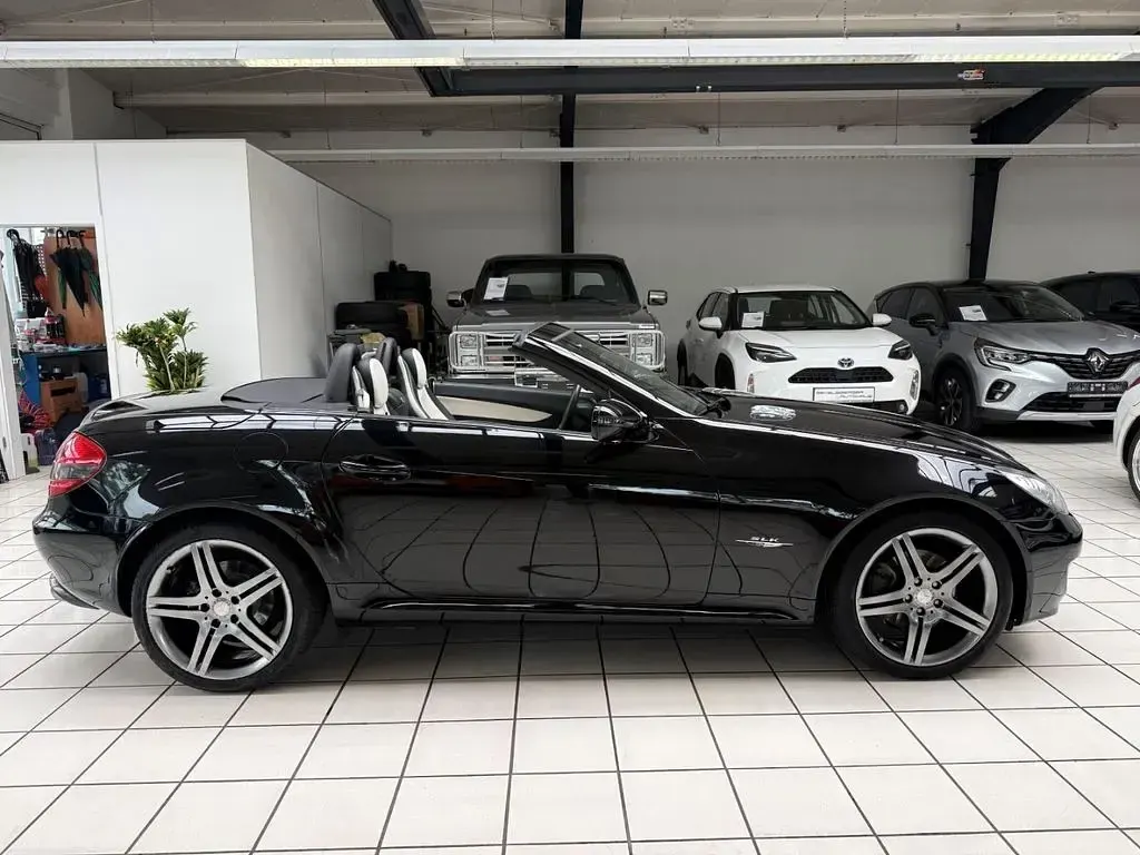 Gebraucht Mercedes SLK200 2LOOK Edition 184 PS (135 kW) 2010 Schwarz/baltic black Cabrio
